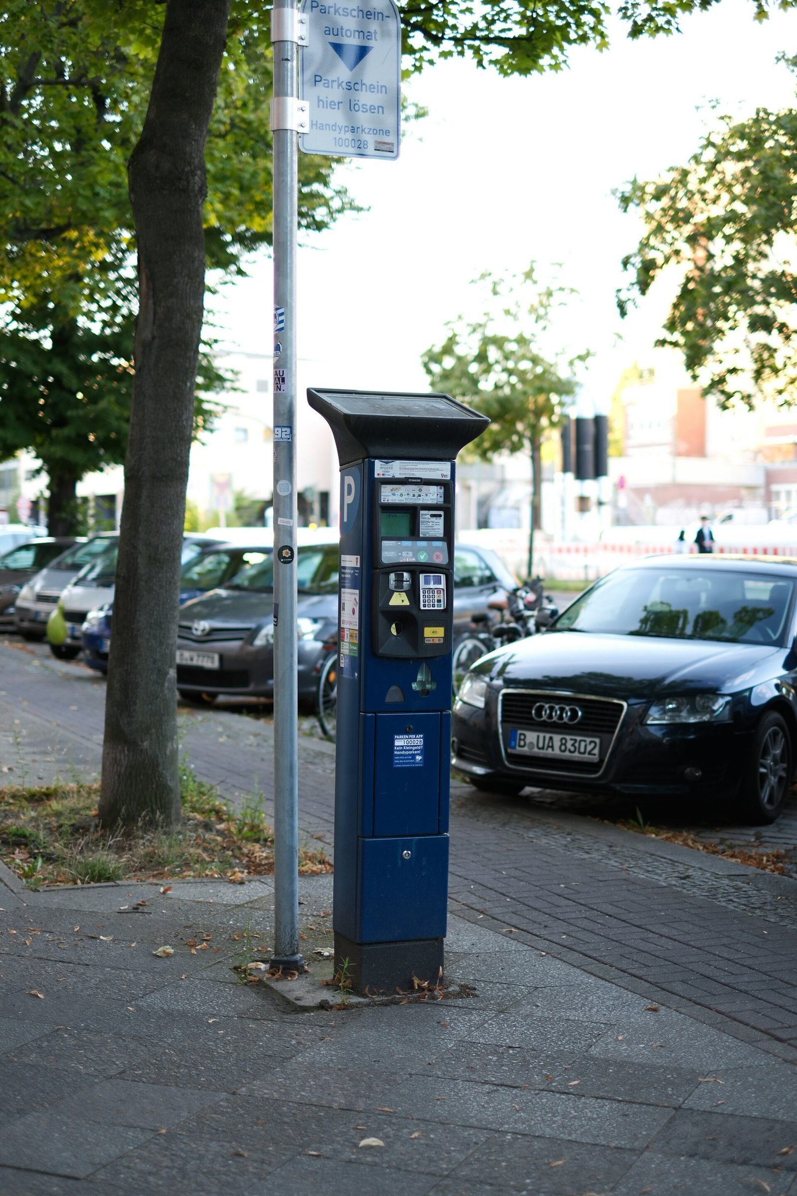 A parking meter sitting on the side of a road