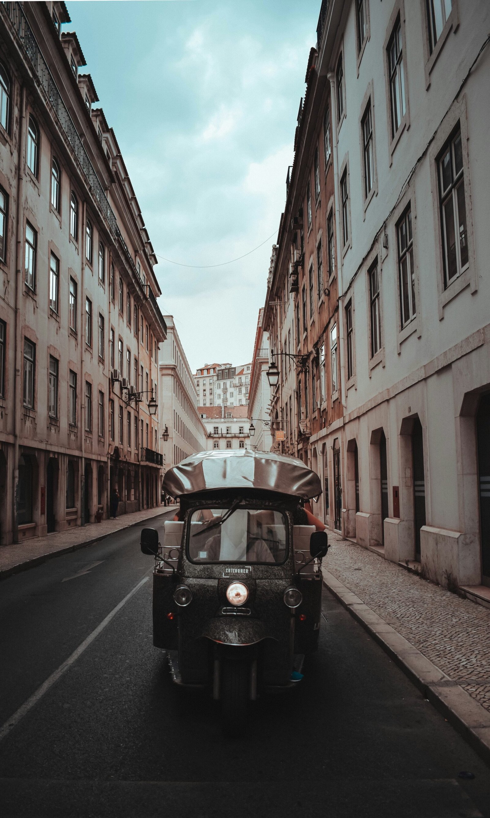 black auto rickshaw between buildings